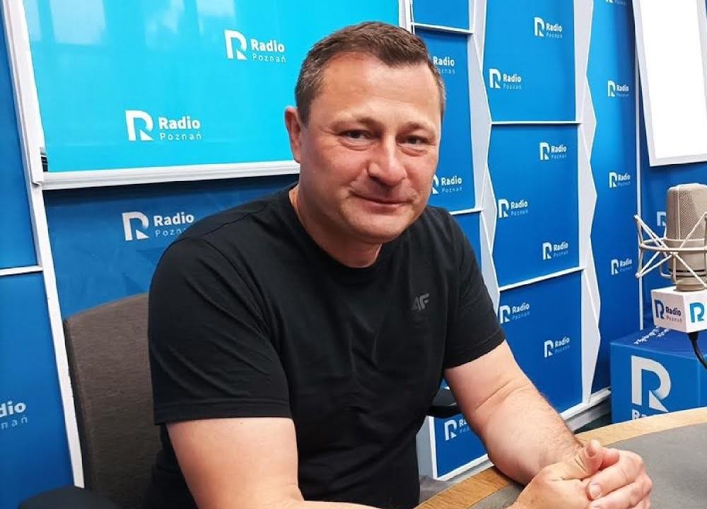 Krzysztof Paszyk aktywnie uczestniczący w obradach parlamentarnych lub ministerialnych.