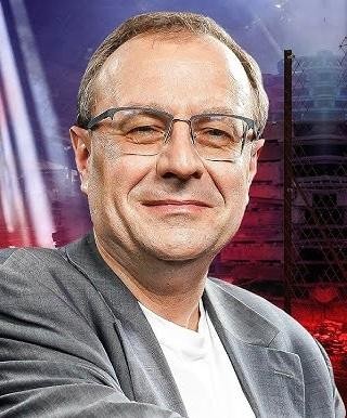 Smartfon wyświetlający kanał YouTube
