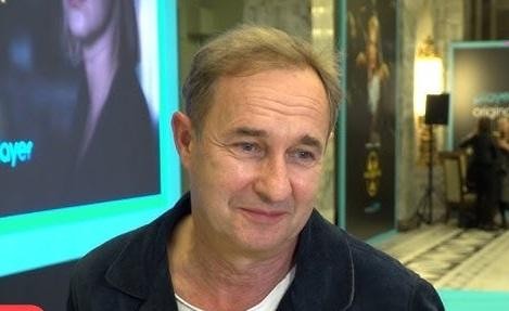 Kolaż przedstawiający różnorodne role Marka Kality z filmów i seriali telewizyjnych, ukazujący jego wszechstronność aktorską.